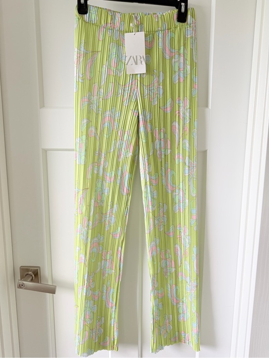 Zara Pants - ZARA Lime Green Pleated Floral Pants with Pastel Accents